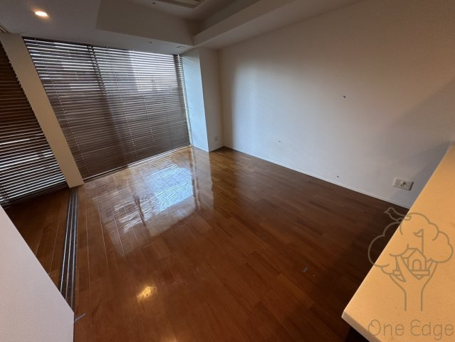 CHASKA CHAYAMACHI RESIDENCEの居間・リビング