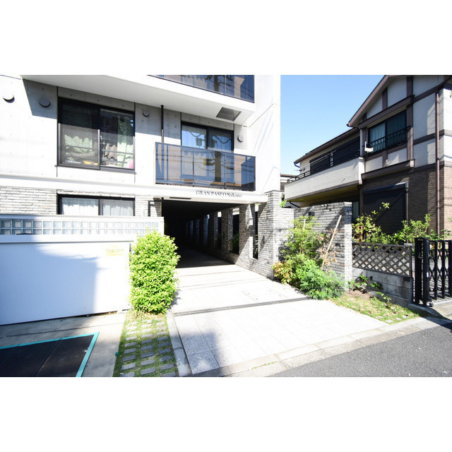 ＧＲＡＮ　ＰＡＳＥＯ中野のエントランス|建物の内部です