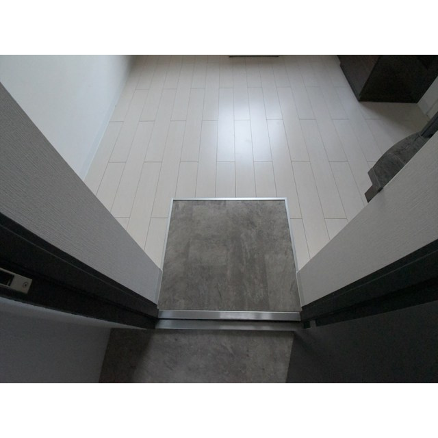 ルネサンスコート千駄ヶ谷SOUTHの玄関|収納もある玄関です