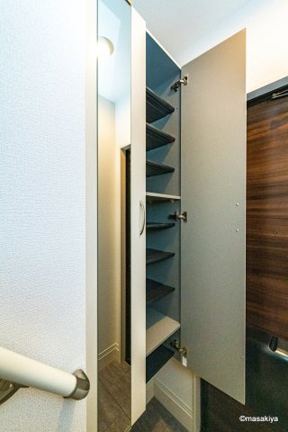 ピースヒルズの玄関|写真は同じ大和ハウスの近い間取りの物です。参考にご覧下さい。