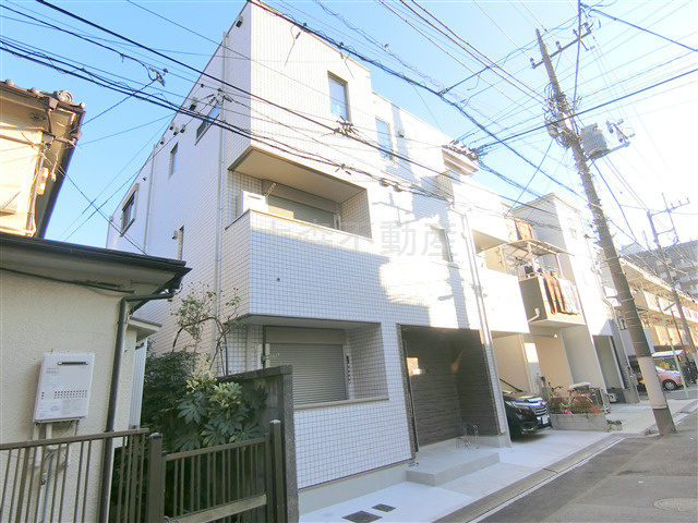 グランデプラノの外観|外観　2022年12月　鉄骨造地上3階建て総戸数6戸1ギガの光インターネット無料の賃貸マンションTVモニター付オートロック宅配BOX付　東京都大田区新蒲田1丁目　JR京浜東北線蒲田駅