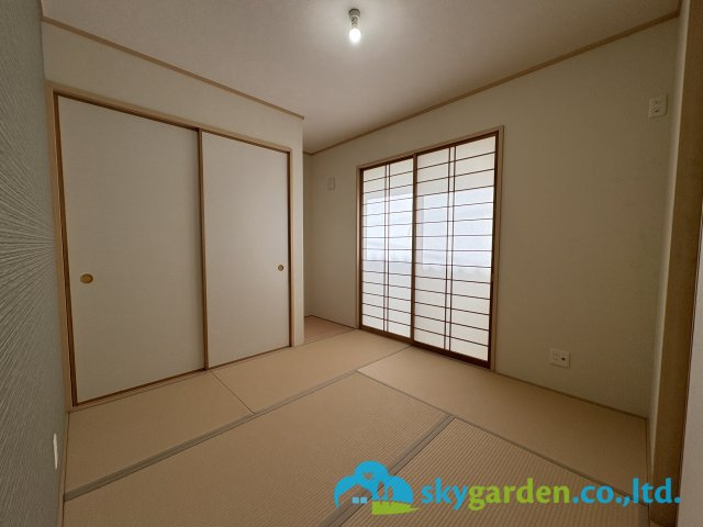 茅ヶ崎市松尾３期　中古戸建　全１棟の和室|落ち着いた雰囲気の和室付きです