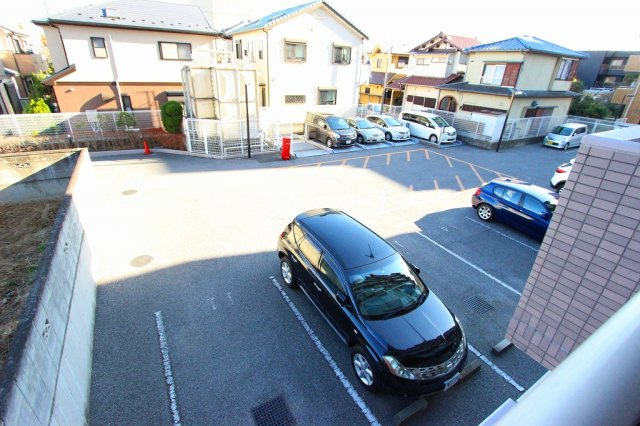 ライオンズマンション三郷早稲田公園の駐車場|駐車場があります