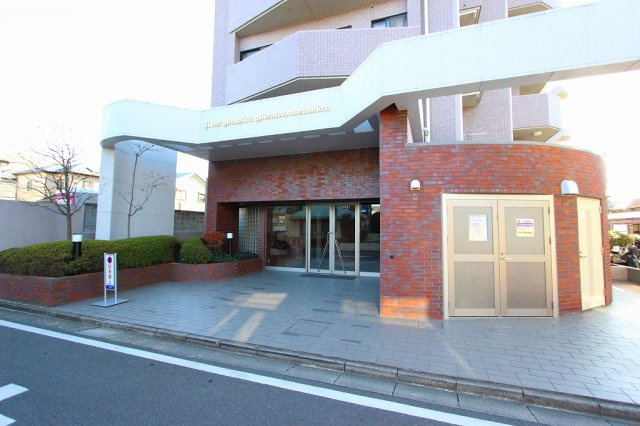 ライオンズマンション三郷早稲田公園のエントランス|毎日通るエントランスはこのようになっています