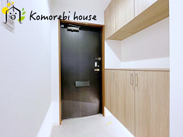 サーパス上尾第2の玄関|収納もある玄関です