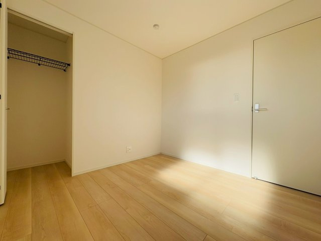 高知市中須賀町 第2 新築戸建て1号棟の洋室|子ども部屋や在宅ワークにも使えるゆとり空間。