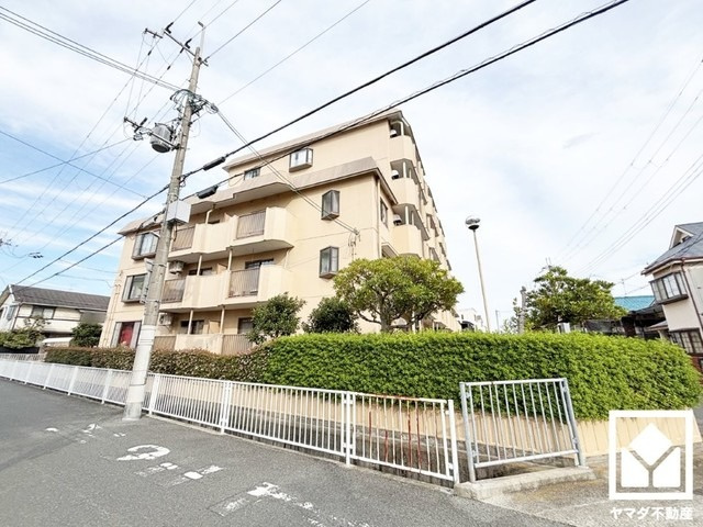 尼崎塚口西住宅の外観|トイレは温水洗浄便座付きで、季節を問わずいつでも温かい便座をお使いいただけます。