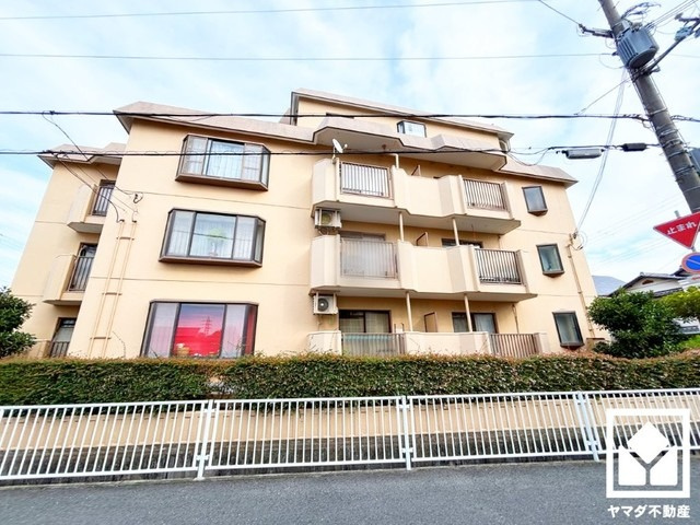 尼崎塚口西住宅の外観|全居室バルコニーに面したお部屋となっております。風通しが良く、明るい陽光がたっぷり差し込む心地よい生活空間です。