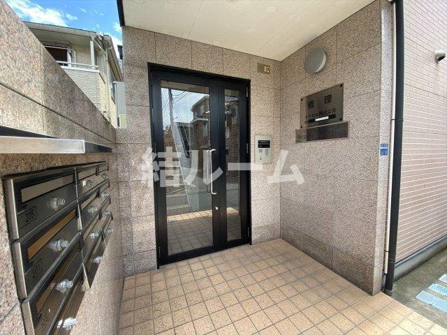 板橋区宮本町のアパートのエントランス