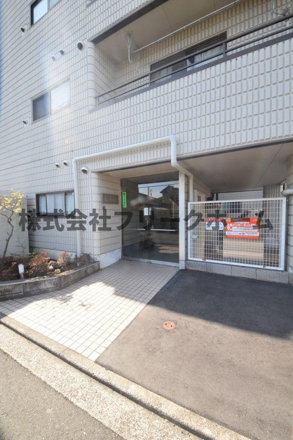 小金井市緑町５丁目の賃貸マンションのエントランス