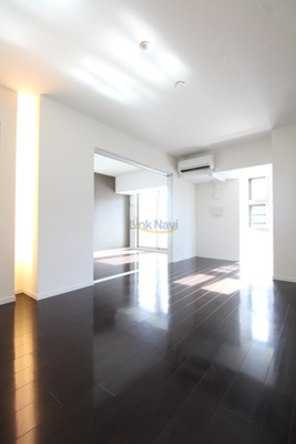 【居間・リビング】 | Y's Court東梅田