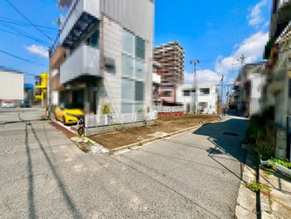 【前面道路含む現地写真】 | 南庄町１丁　新築一戸建 | 【南・北・東向きの三方道路！日当り・通風良好】たっぷりの陽光に包まれる明るい住まいに気持ちも明るくなりますね♪