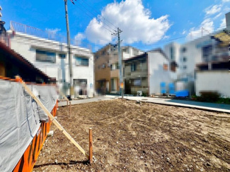 【外観】 | 南庄町１丁　新築一戸建 | ＬＤＫ約１８帖！家族を身近に感じるリビング階段です♪２面採光の明るくゆとりのあるリビングは家族が自然に集まる空間になりますね♪