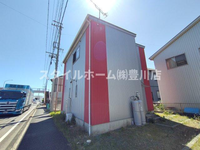 ゲートサイドの外観