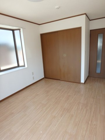 シャトル小林の洋室