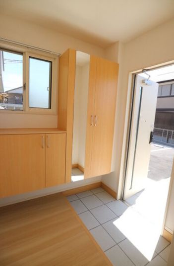 玉津町高津橋戸建の玄関