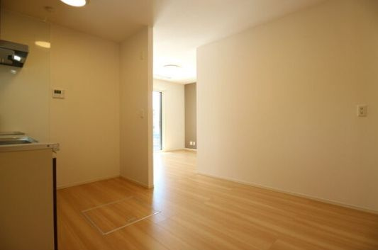 玉津町高津橋戸建の居間・リビング