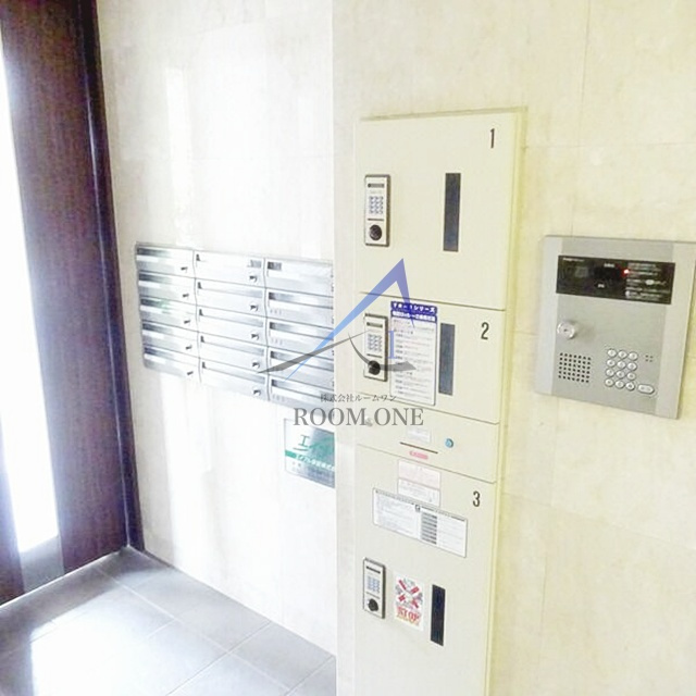 レジデンスサルバトーレのその他共用部分|集合ポストです。