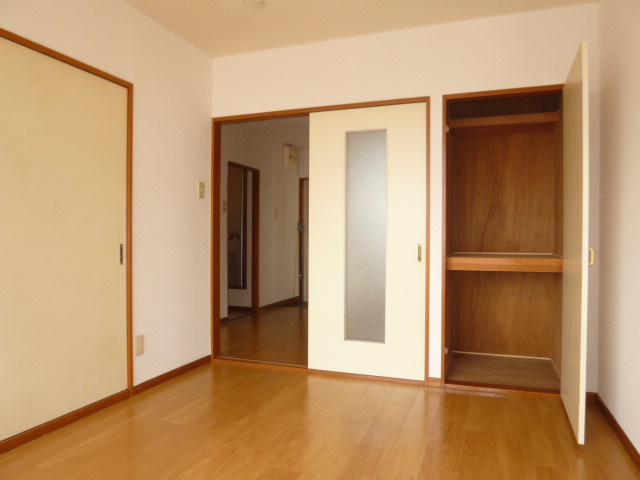 ニューシティともえⅢの居間・リビング