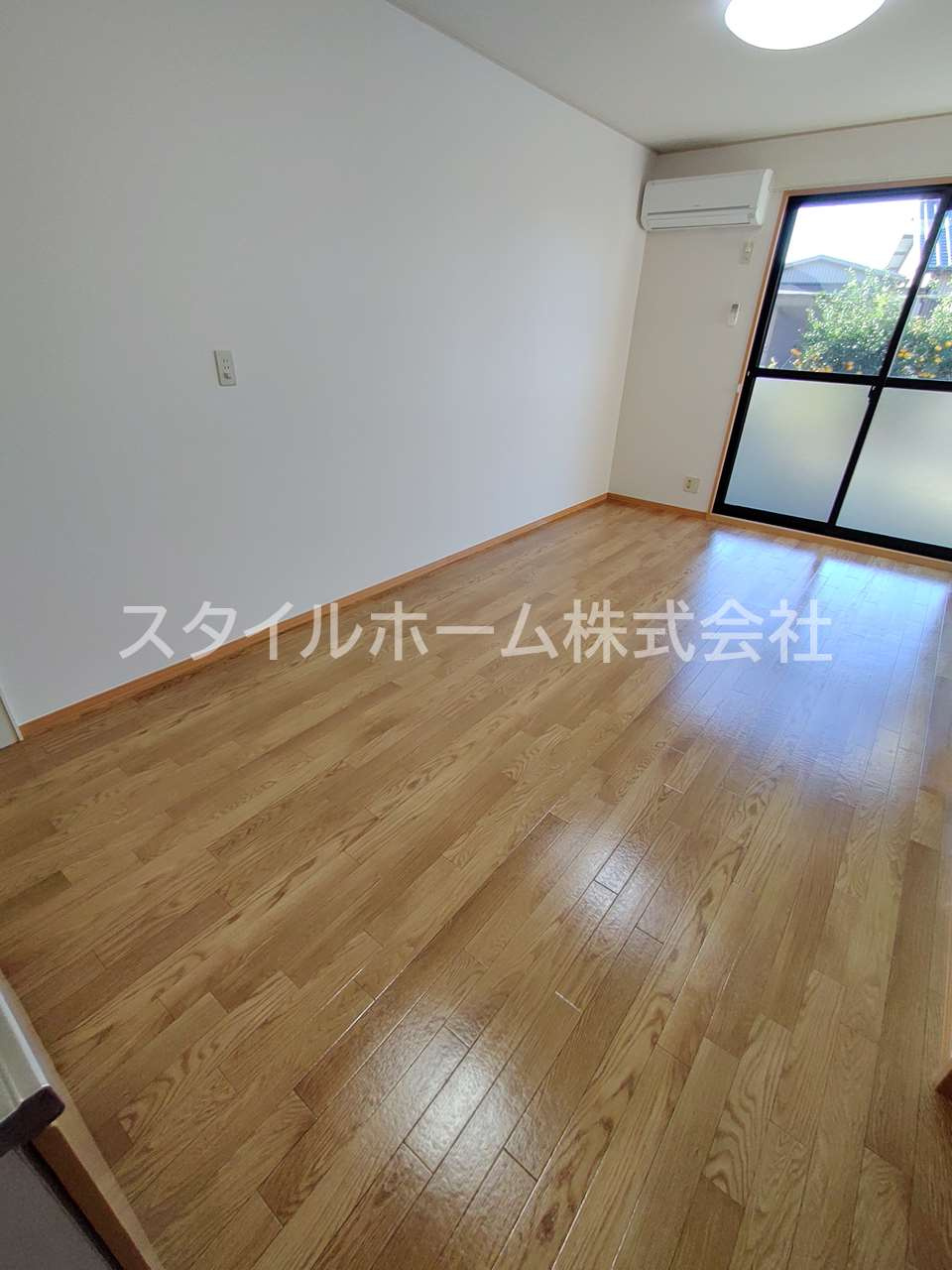 ウエストコート川崎の居間・リビング