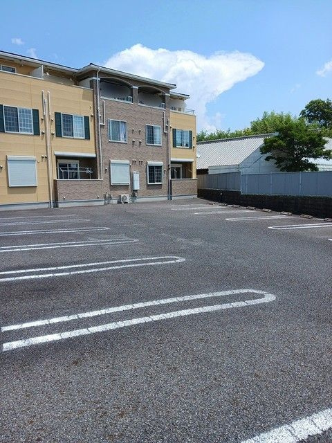 フラン　アンジュの駐車場
