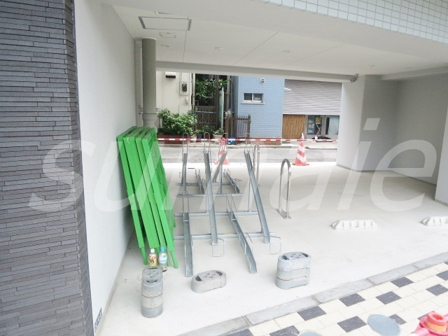 リヴシティ王子神谷のロビー|道路に面した物件です☆