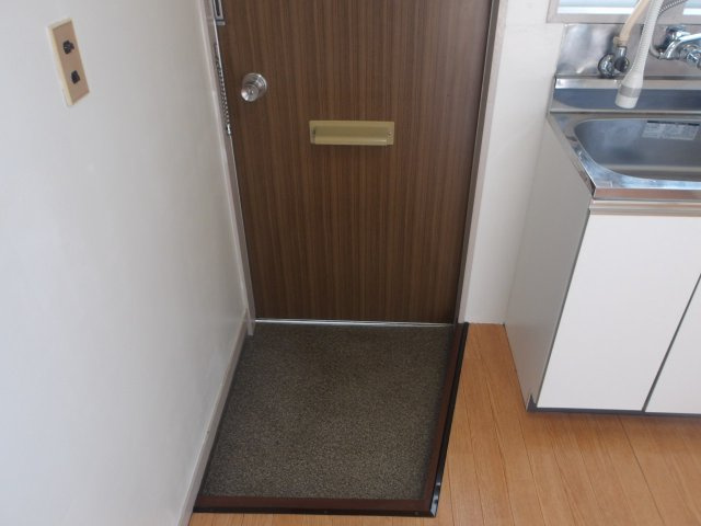 富士ハイツの玄関