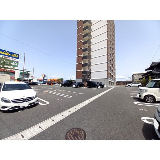熊本市中央区春竹町大字春竹の賃貸マンションの駐車場
