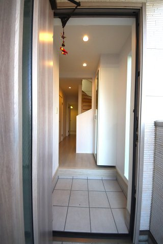 江東区亀戸７丁目　中古戸建の玄関