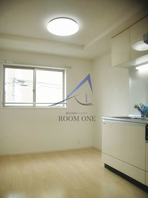 メゾン・コンソラータの居間・リビング|洋室のお部屋です。