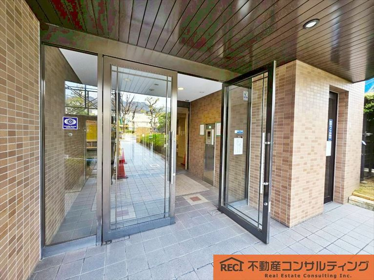 レピア・フェルティ本山のエントランス|カウンターキッチンで家族時間も充実