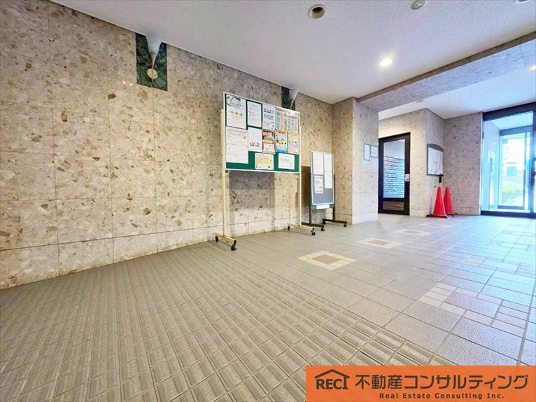 レピア・フェルティ本山の玄関