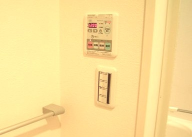 【設備】 | ヴァンベール百合丘 | バスルームの浴室暖房乾燥機で外に干せないお洗濯物もすっきり乾きます♪雨の日のお洗濯もバッチリ！