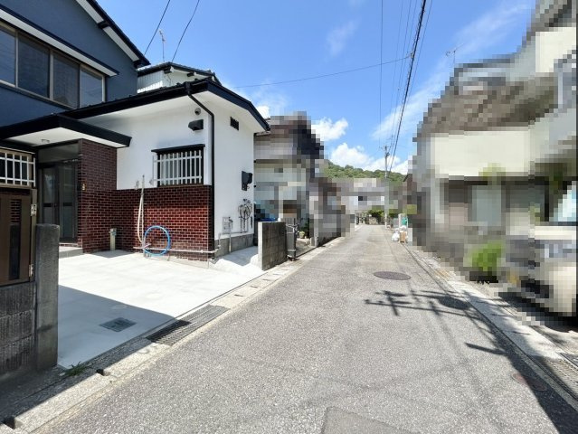 高知市北竹島町　中古戸建の前面道路含む現地写真