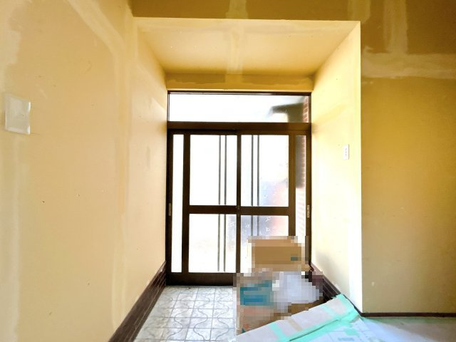 高知市北竹島町　中古戸建の玄関