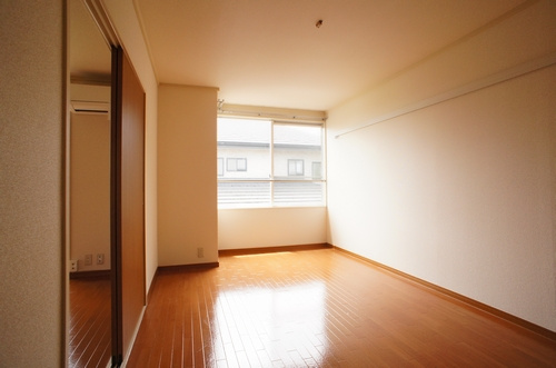 メゾンイースト初石の寝室