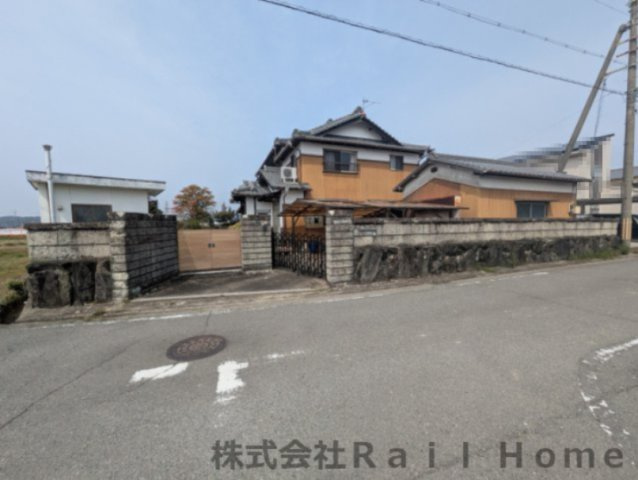たつの市龍野町四箇　中古戸建の前面道路含む現地写真