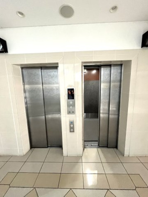 【その他共用部分】 | アーバンパレス小笹ステージ | エレベーターが2基あります。朝の時間帯など急いでいるときに待ち時間短縮になるので便利ですよ♪