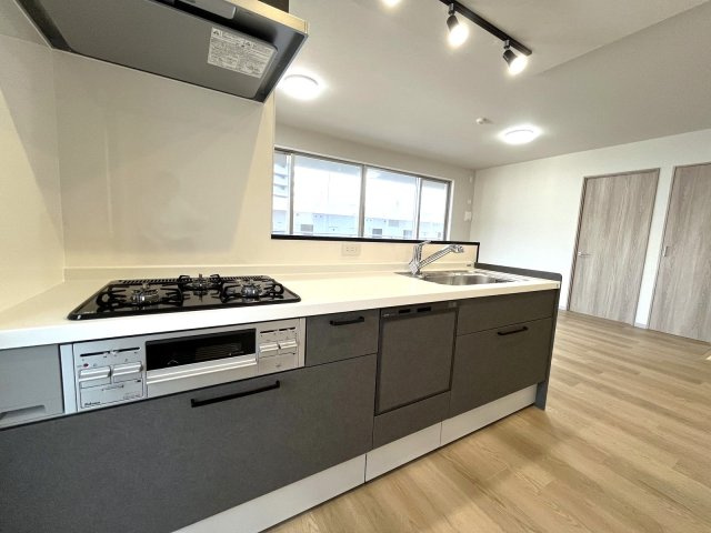 アーバンパレス小笹ステージのキッチン|カウンターキッチンです☆料理中も家族と会話や子供の様子見ができるので安心ですね♪