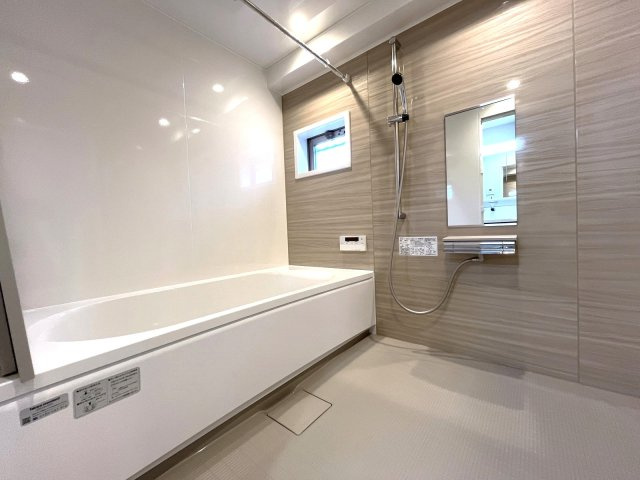 アーバンパレス小笹ステージの浴室|清潔感溢れるバスルーム☆
浴室乾燥システムなど嬉しい機能が充実♪日々の疲れを癒します☆