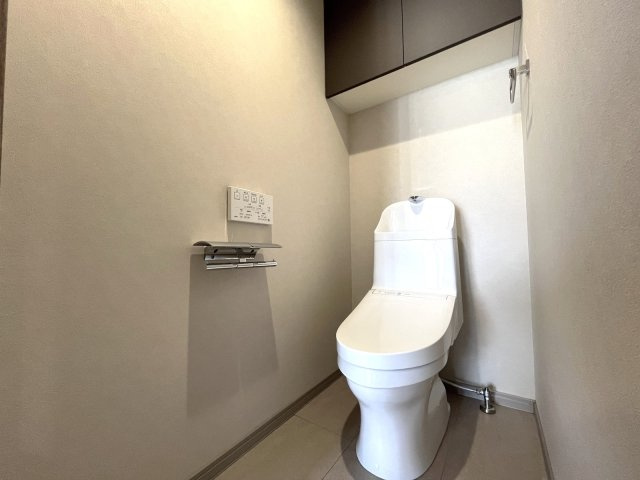 アーバンパレス小笹ステージのトイレ|縦型トイレはお掃除などお手入れがしやすく常に清潔に保ちやすいですよ♪
