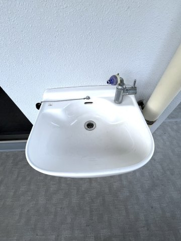 アーバンパレス小笹ステージのその他|バルコニーには洗い場がついています☆汚れたものを外で洗えるので便利ですよ♪