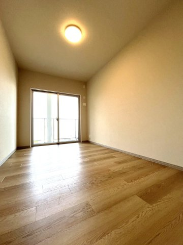 アーバンパレス小笹ステージの洋室|お子様のお部屋や書斎に良さそうです！！