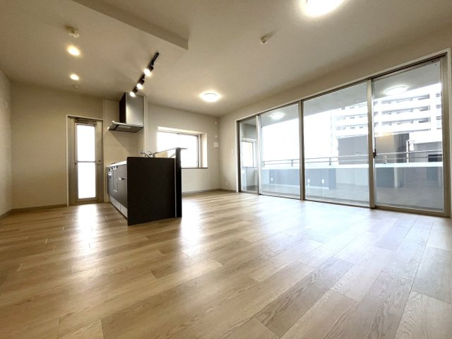 アーバンパレス小笹ステージの居間・リビング|家具を配置しやすいリビング。
リビングは1番長く居るお部屋だから、使いやすいことが何より大切☆