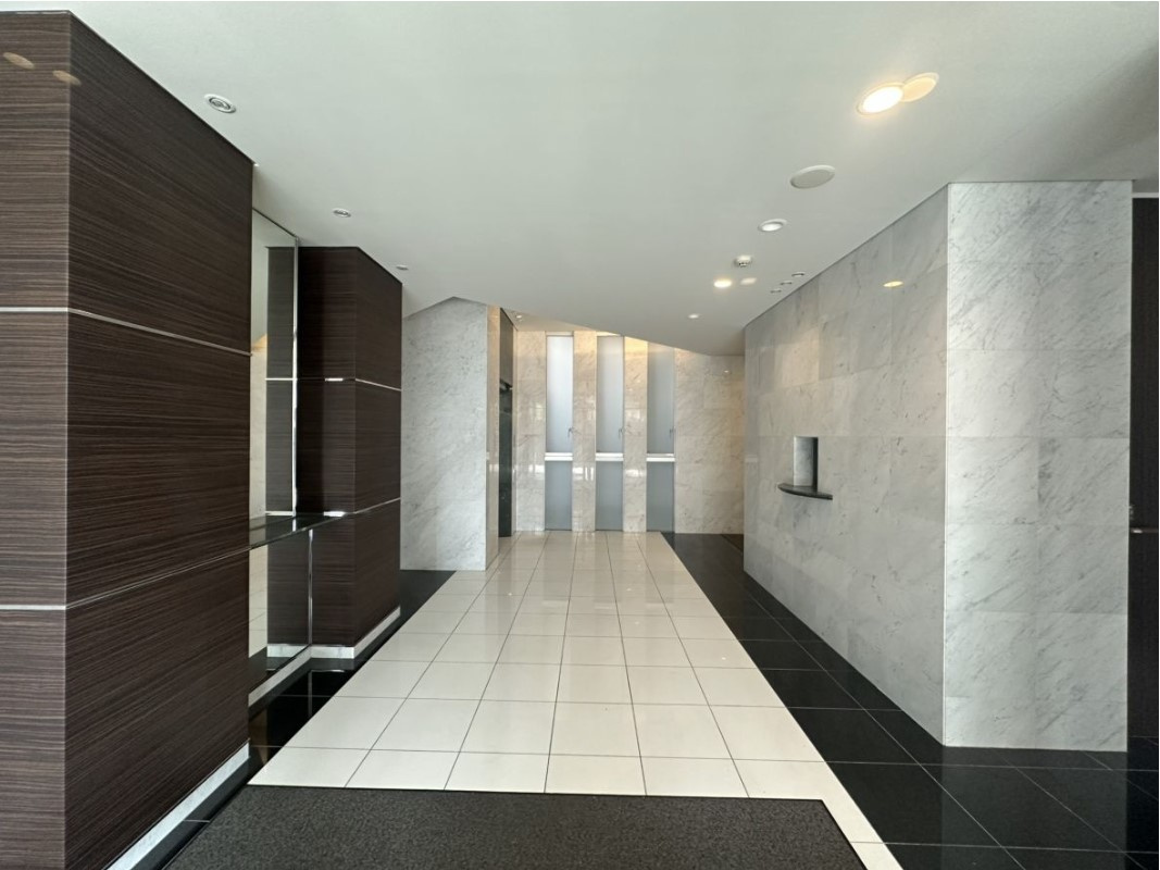 グランフォーレラグゼ平尾のエントランス|
ゆったりとした時間の流れを感じつつ、安心感に包まれるエントランス♪
