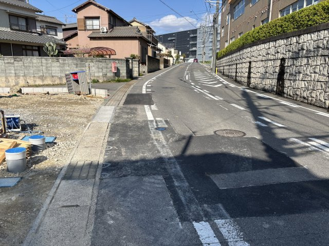 東海市名和町前郷14番5、16番2『仲介手数料無料』新築戸建ての前面道路含む現地写真