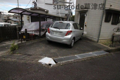 【駐車場】 | 湖南市岩根貸家 | 駐車場に車を止められます