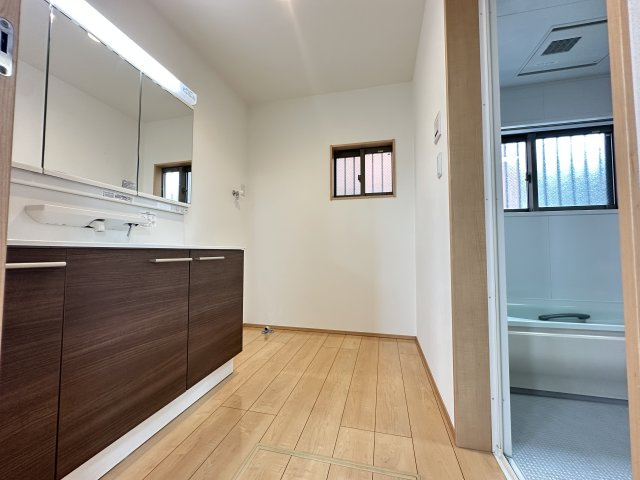 本牧本町のトイレ|保温機能付き便座は冬に重宝！お掃除もしやすそうです。