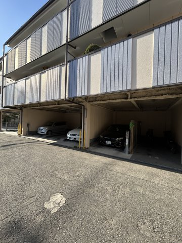 グリュックミリオンベルの駐車場