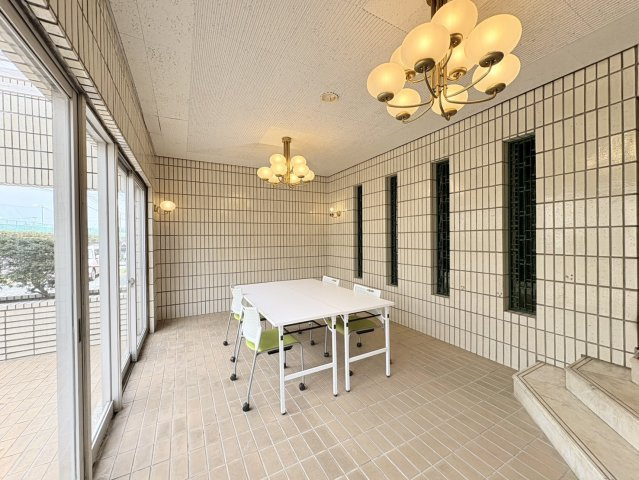 フラワーコート月出のロビー|参考資料になりますのでご承知おき下さい